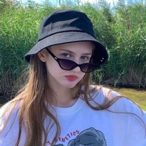 Meet your Posher, Alexia